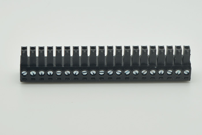 連接器15